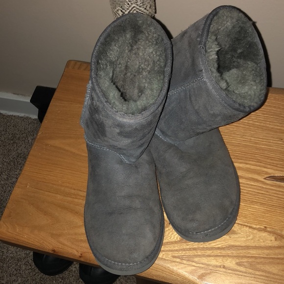 🚫SOLD🚫Classic Short UGGs - Picture 10 of 17